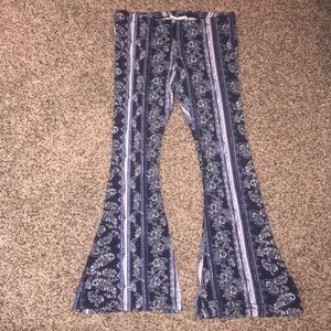 Blue print bell bottom stretch pants